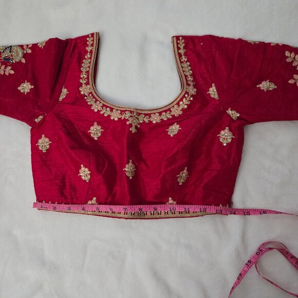 Red and Gold Embroidered Organza Saree NEGOTIABLE - Picture 6 of 8